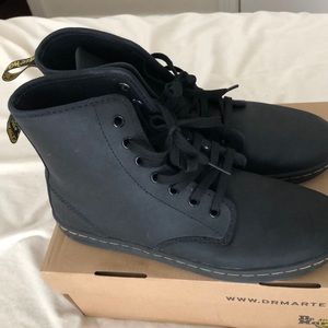 Dr. Martens Shoreditch black ankle boots